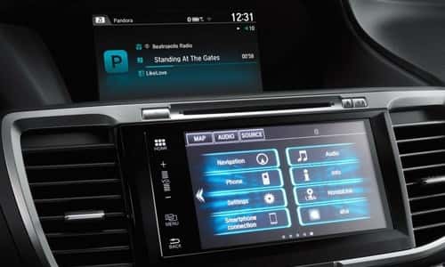 Stream music and more with the 2017 Honda Accord HondaLink dual-screen system.