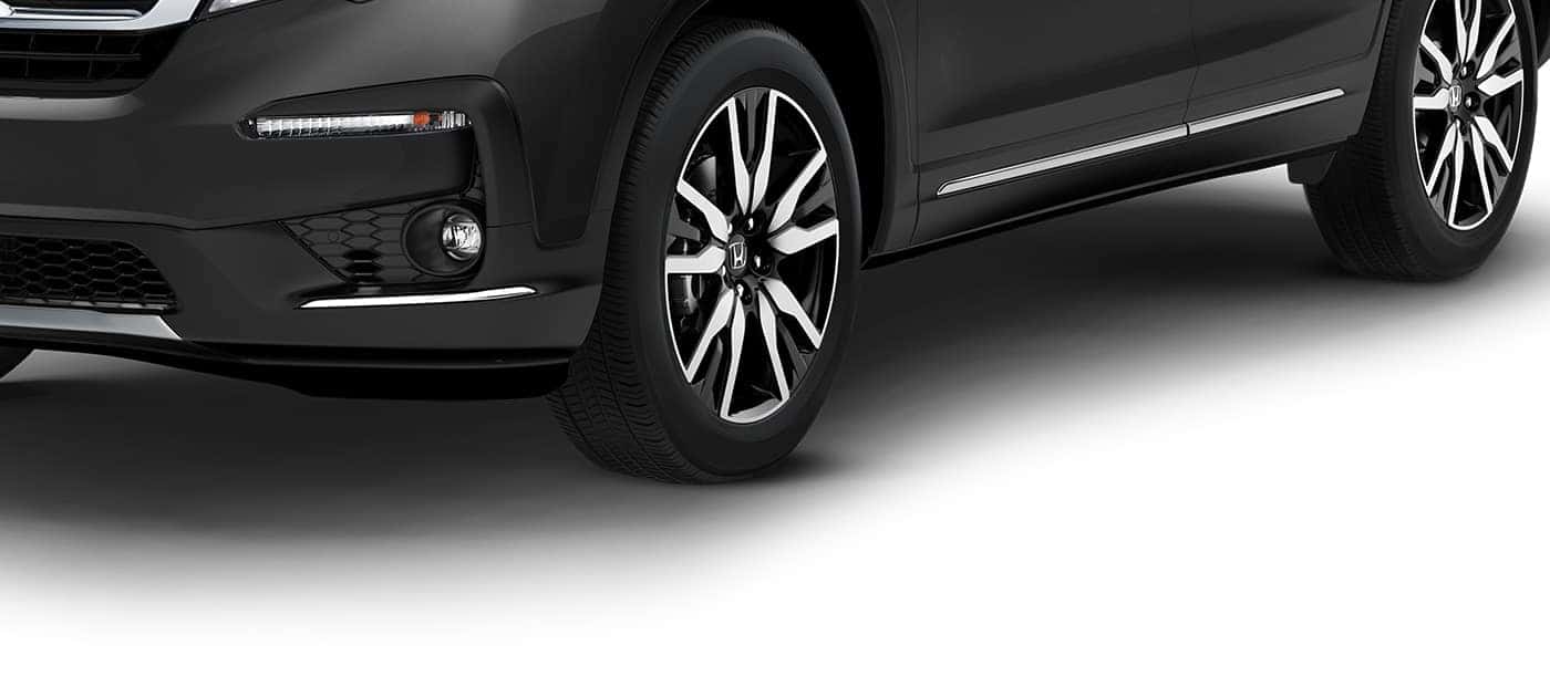 20-inch alloy wheels on the 2019 Honda Pilot