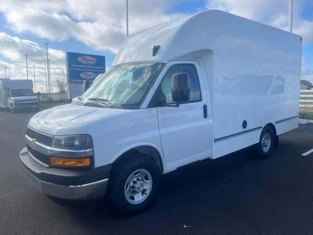 2024 Chevrolet Express Cutaway 3500 for Fedex Near Columbus, OH
