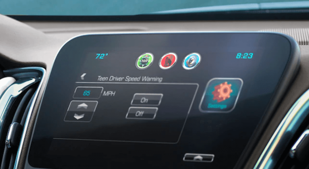 Pantalla del conductor adolescente de Chevrolet MyLink