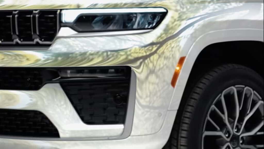 exterior grill of the 2026 Jeep Grand Cherokee