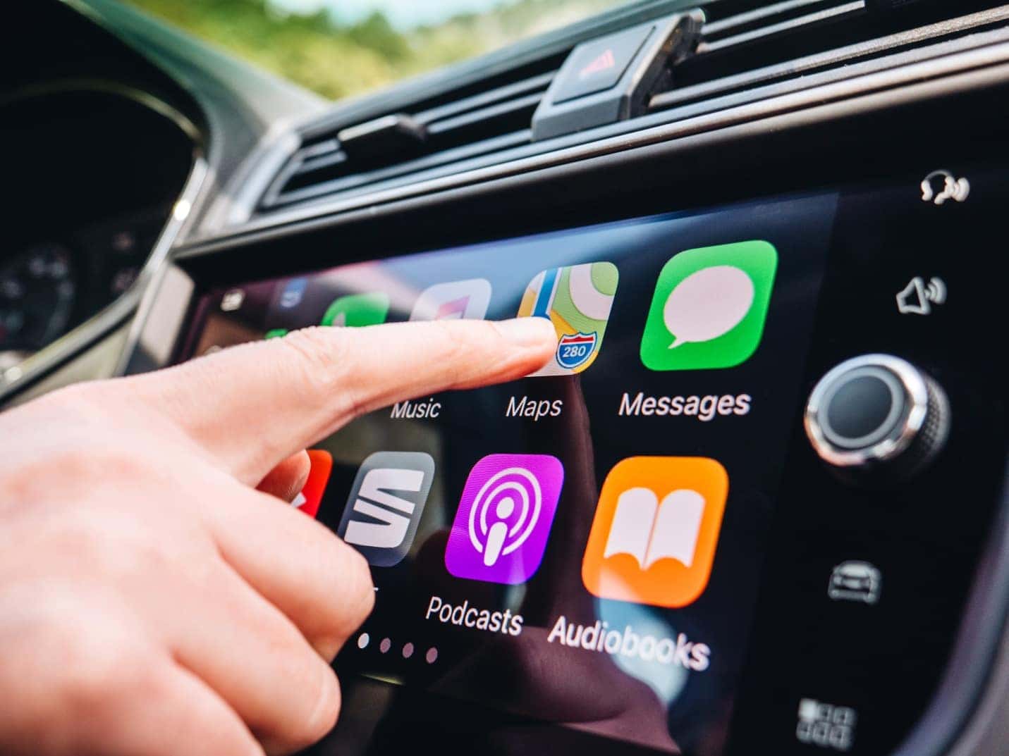 A guide to Android Auto & Apple CarPlay