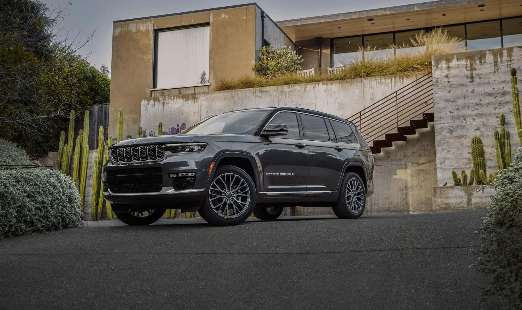 2021 Jeep Grand Cherokee L vs Jeep Grand Cherokee Friendly DCJR Penn