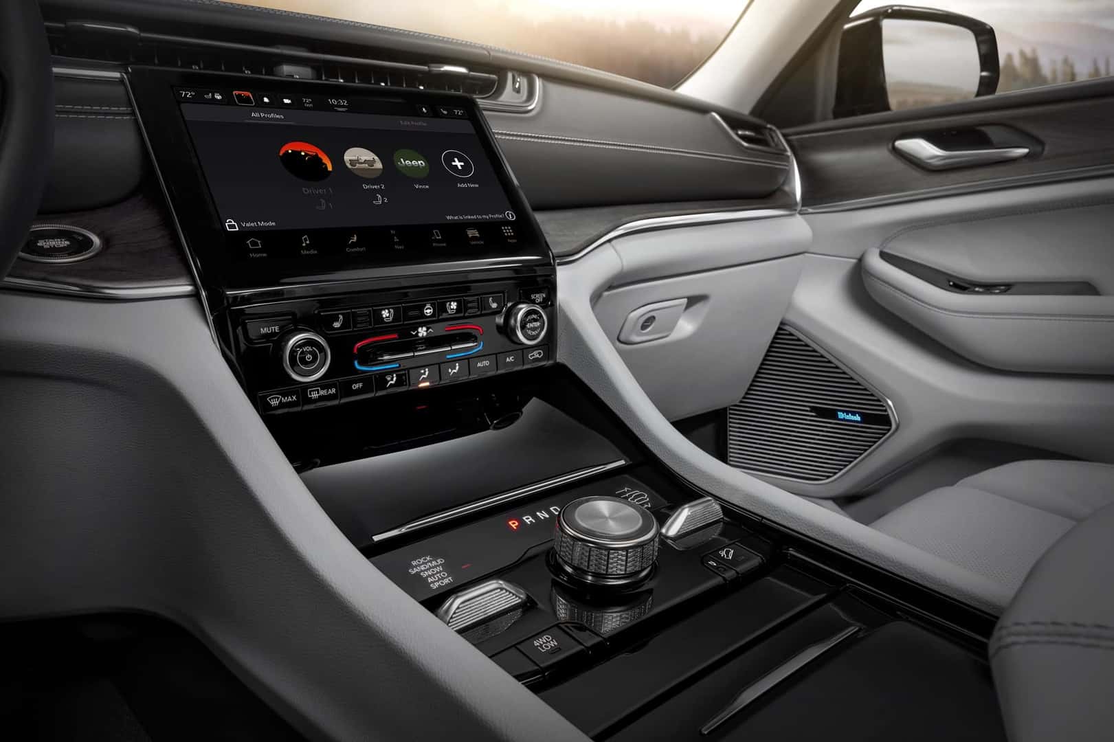 Jeep Grand Cherokee L Infotainment