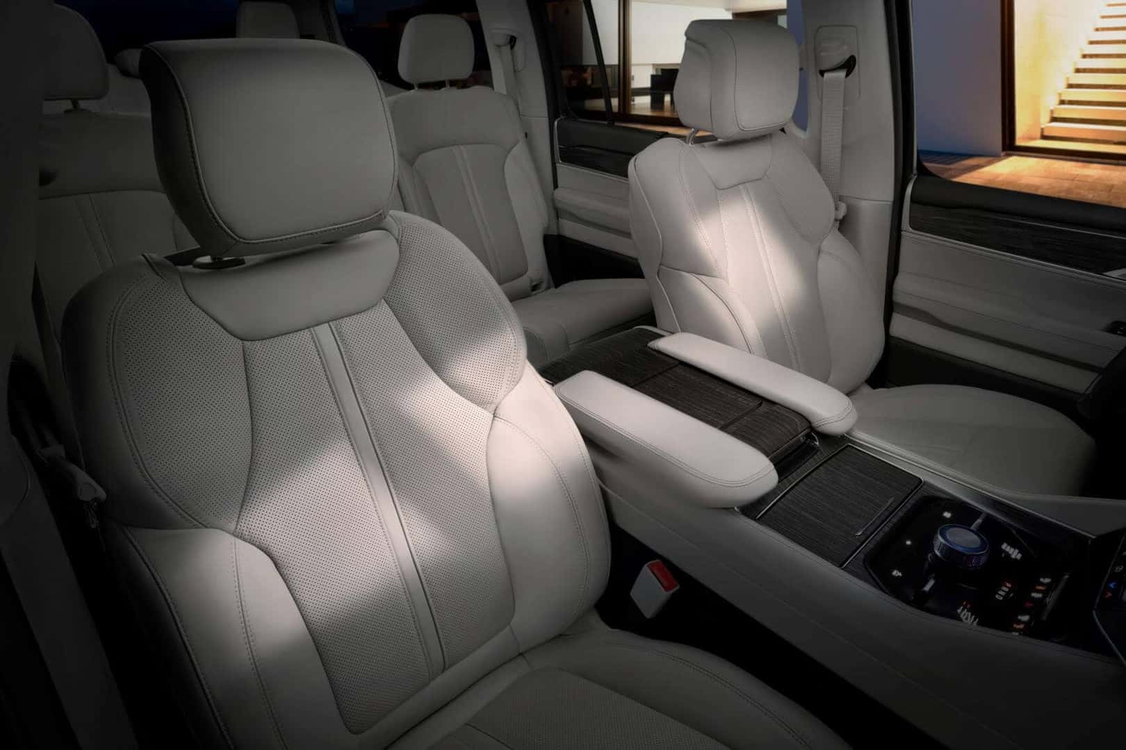 '22 Jeep Wagoneer Interior