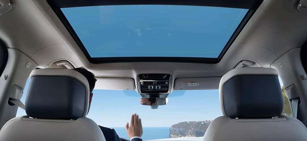 Moonroof Vs Sunroof Whats The Difference Land Rover