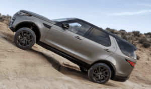 Land Rover Discovery 5 continues with the off-road tradition