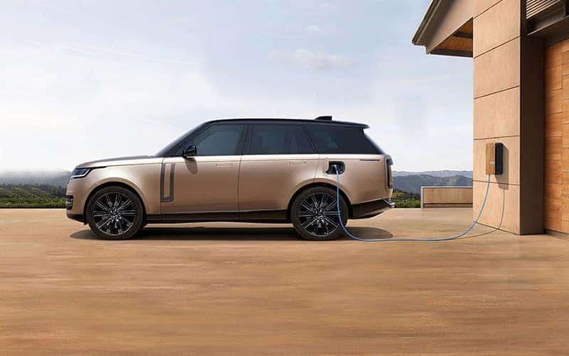 Review: The Ultra-Luxe 2022 Range Rover Carves Curves With Precision – Robb  Report