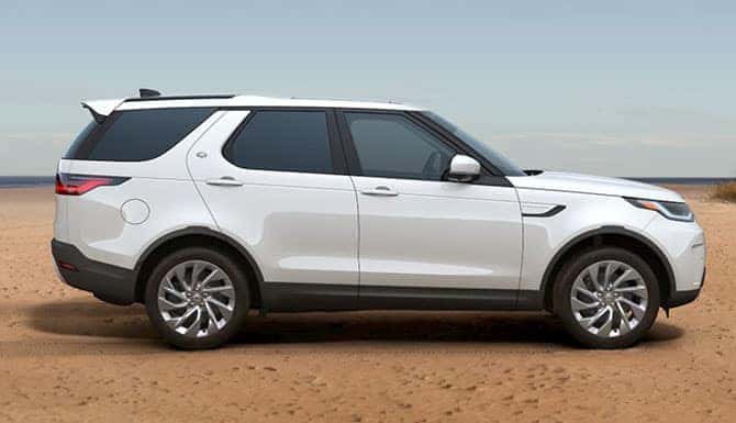 2022 land rover discovery white