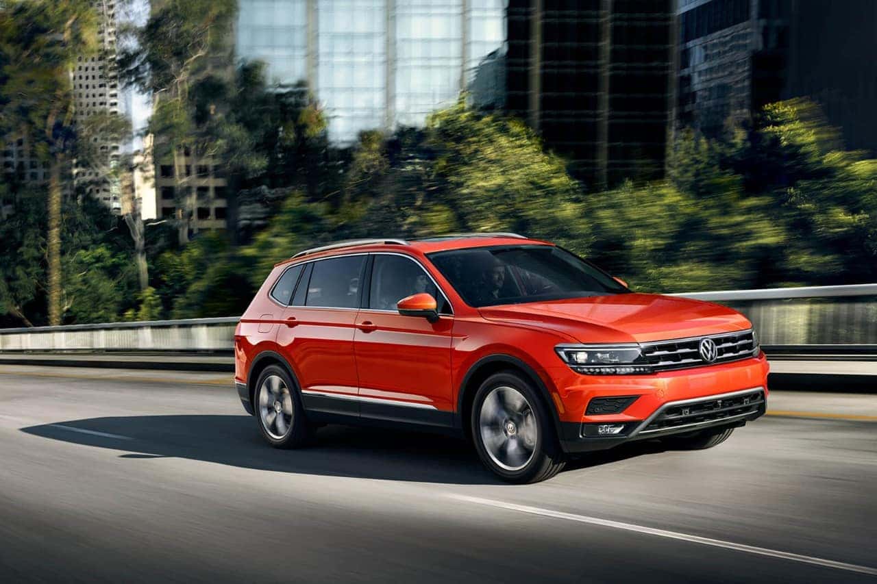 Cars Com Awarded 18 Volkswagen Tiguan The Best Compact Suv Of 17 Larry Roesch Volkswagen