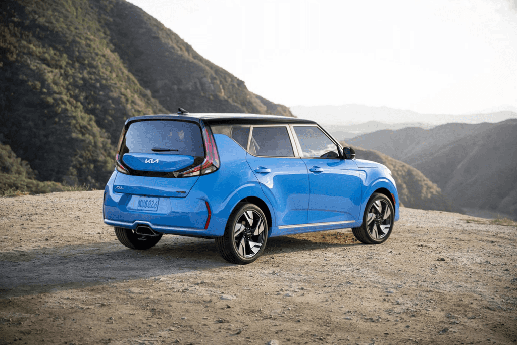 Kia Soul Parked Rear 3/4 View on a Cliff