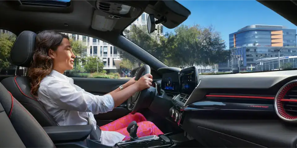 Interior view of a driver in the Chevrolet Trax Activ