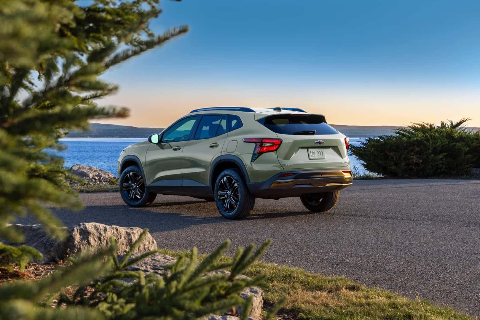 2024 Chevrolet Trax ACTIV Cacti Green lakeside
