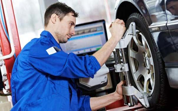 Auto mechanic wheeling alignment
