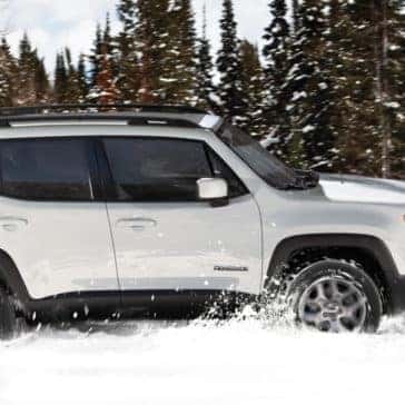 2017 Jeep Renegade driving through snow