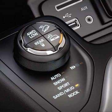 2018 Jeep Cherokee interior technology features