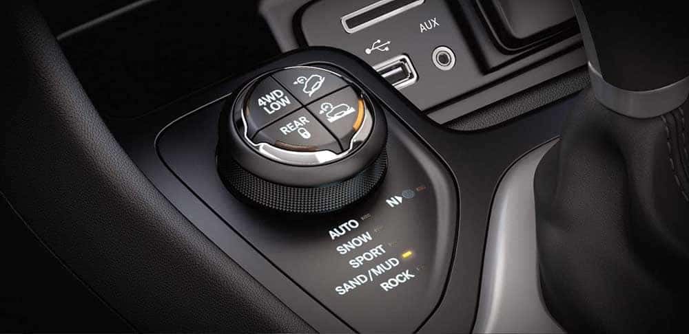 2018 Jeep Cherokee interior technology features