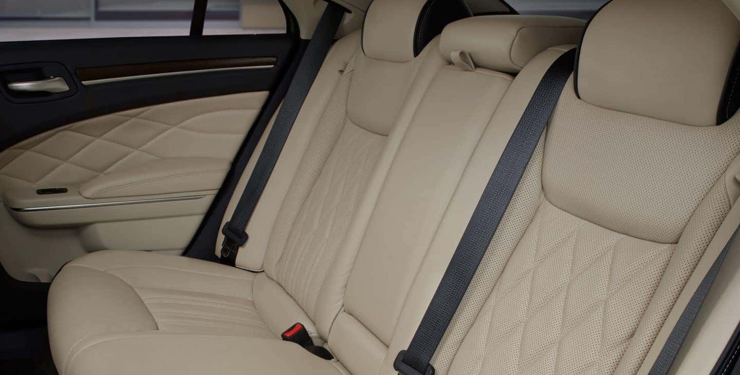 2018 Chrysler 300 Interior Features