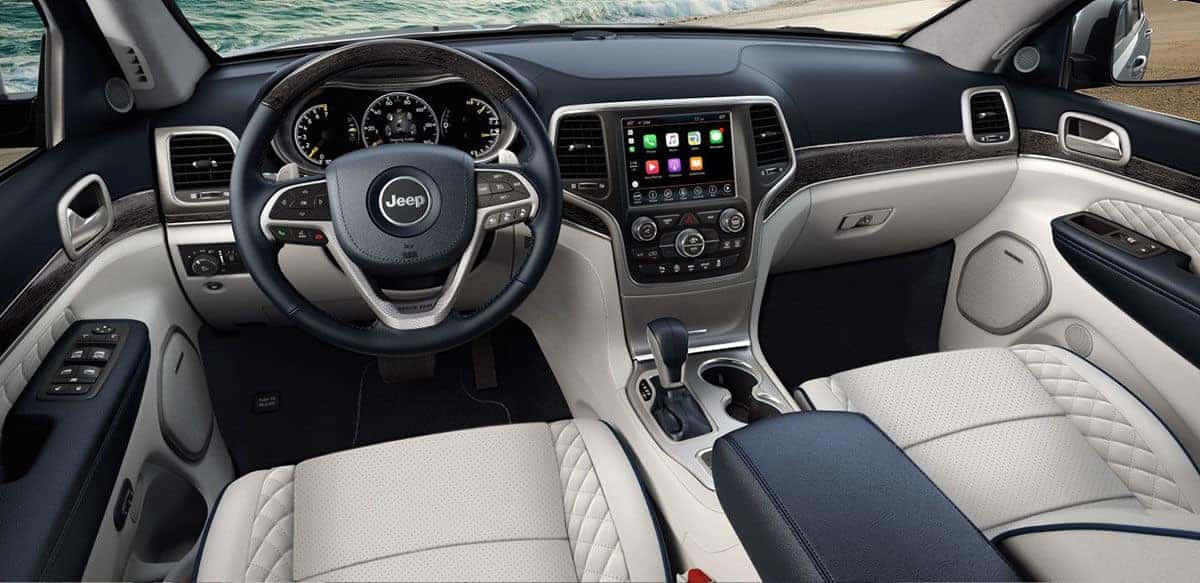 2018 Jeep Grand Cherokee Interior Front Seating and Dashboard