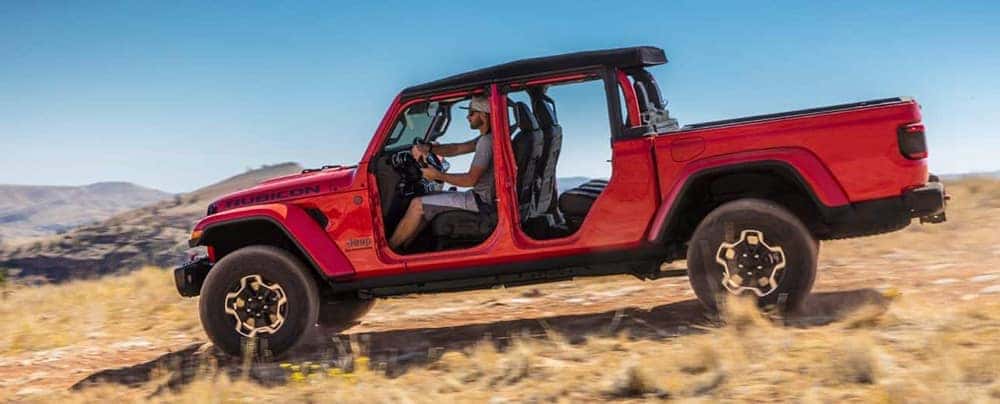 2020-Jeep-Gladiator-Driving-Offroad