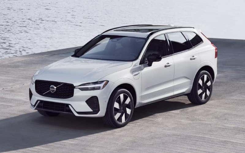 The premium features of the 2025 volvo xc60 plug in hybrid near
