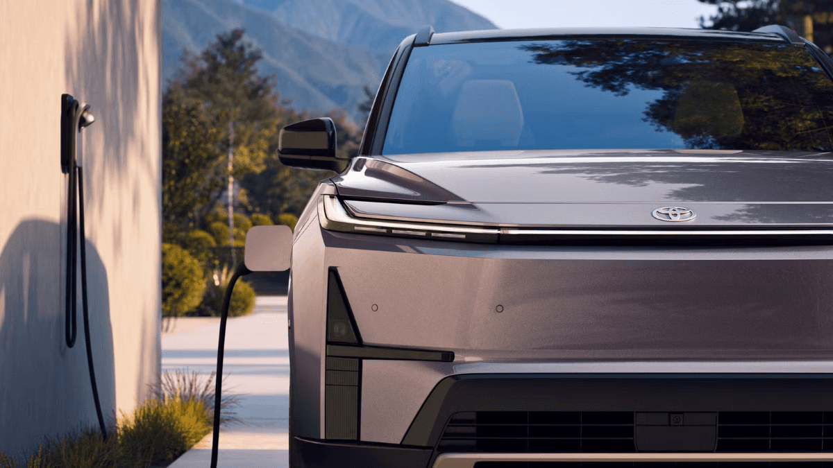 The 2027 Toyota Highlander charging