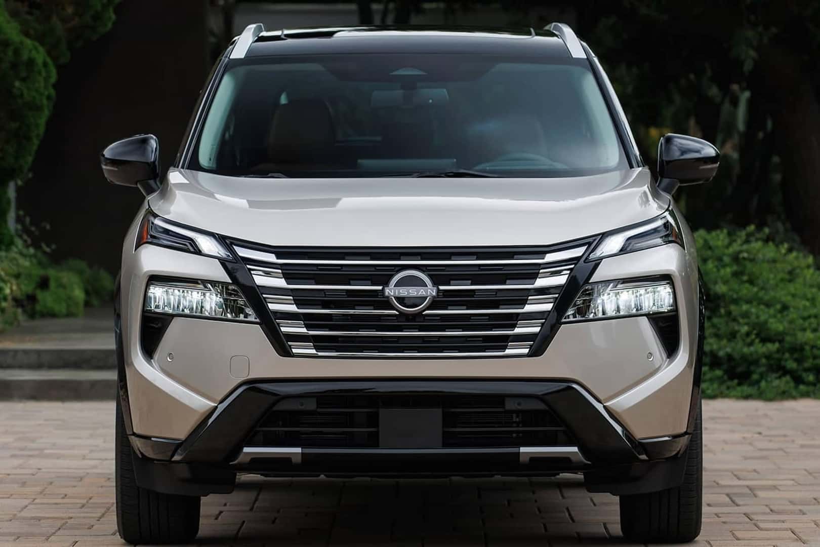 nissan rogue front facing