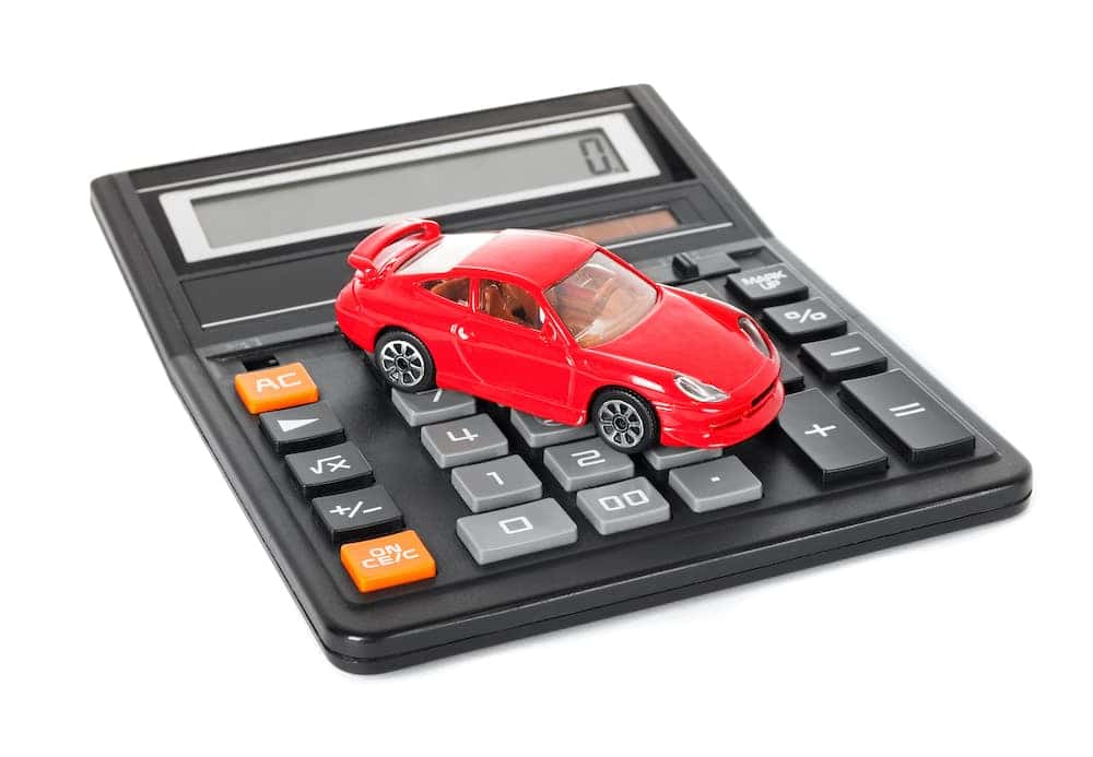  Voiture jouet sur une calculatrice