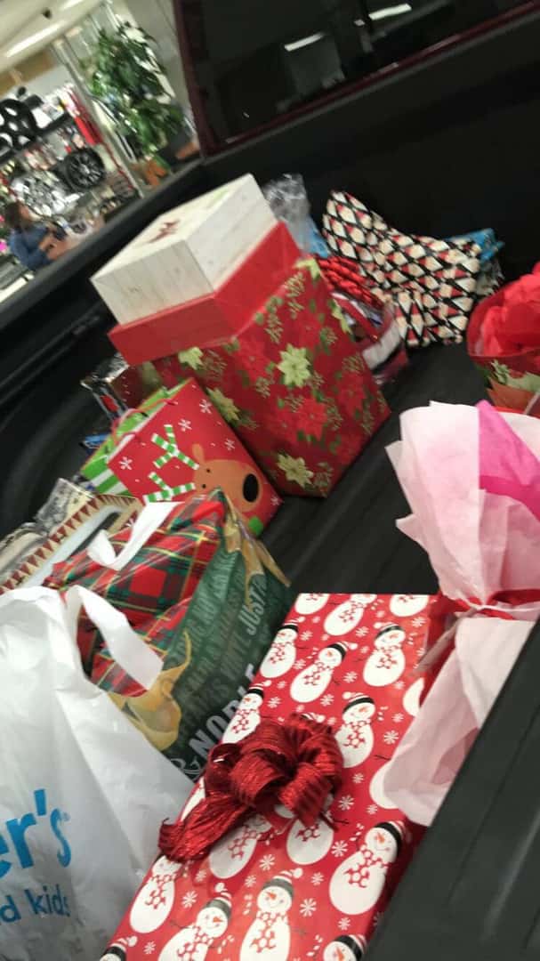 Texan Helps Local Children