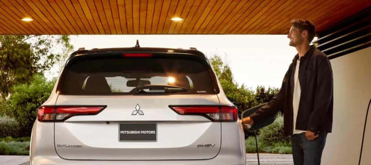 White Diamond Mitsubishi Outlander PHEV 2024