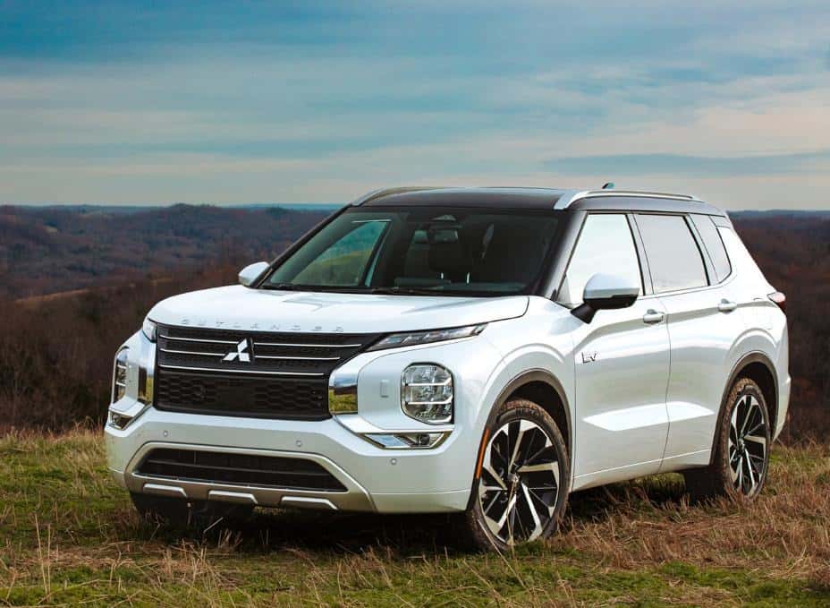 White 2026 Mitsubishi Outlander